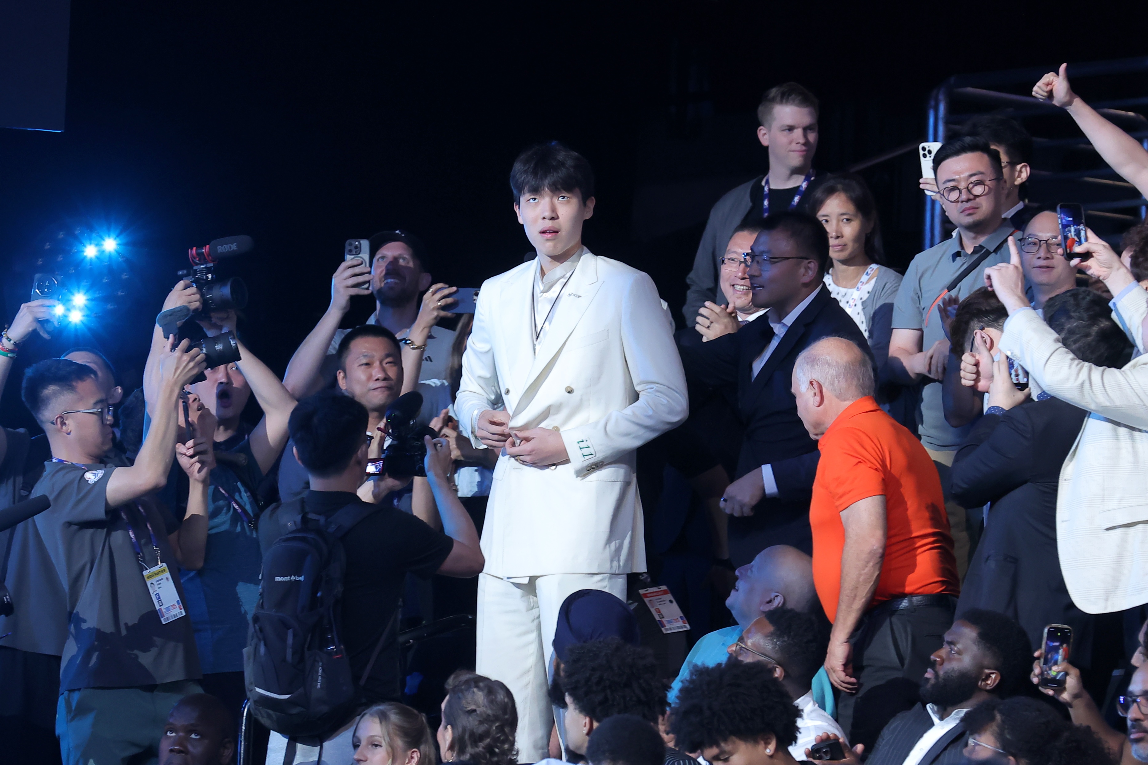 拓媒：交易和选秀是我们提升的主要途径 杨瀚森还没展现出实力